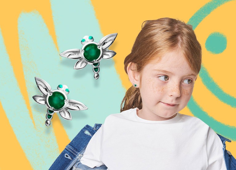 Серьги для девочки: когда надеть и какие выбрать