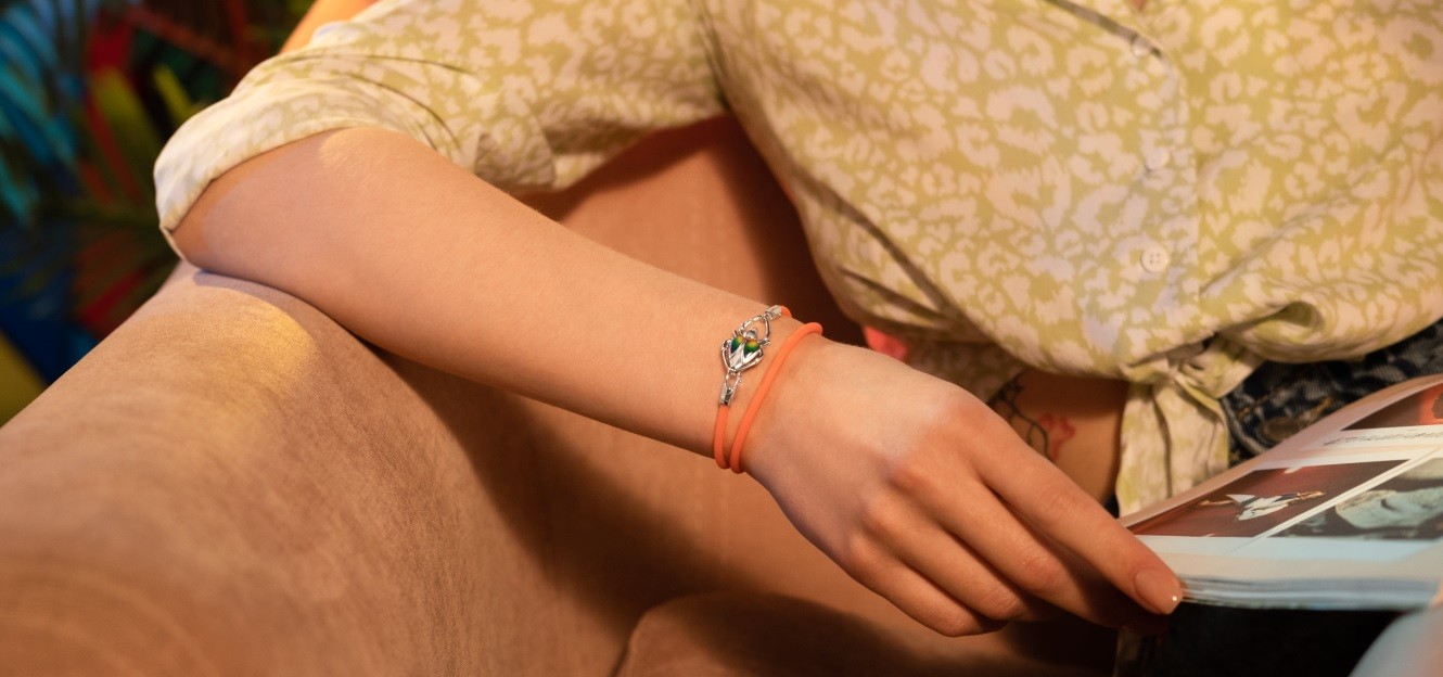 Двойной браслет и соул на руке