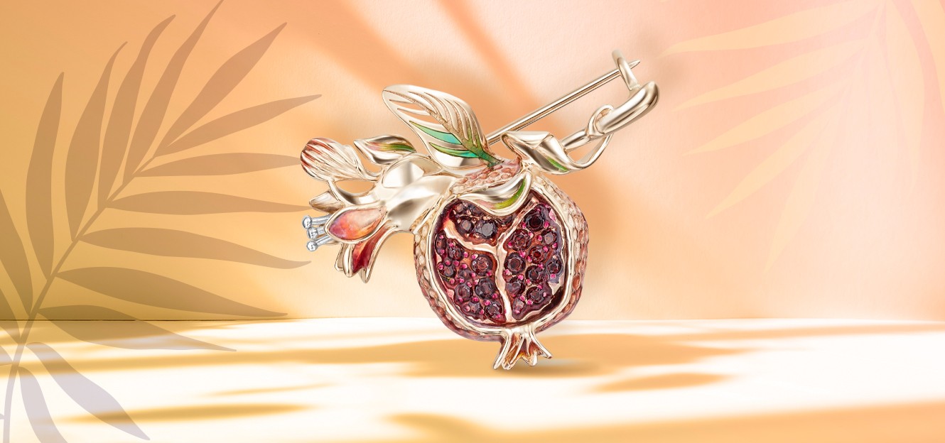 Сложная брошь-гранат из красного золота 585 пробы